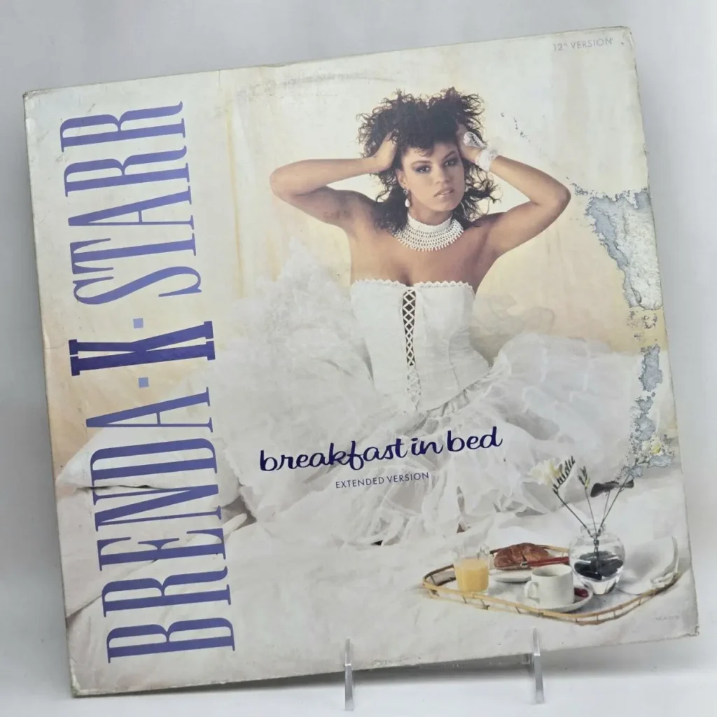 Portada de vinilo Brenda K. Starr - Breakfast in Bed 12 pulgadas, mujer en blanco con desayuno en la cama. by Remates Narvaja
