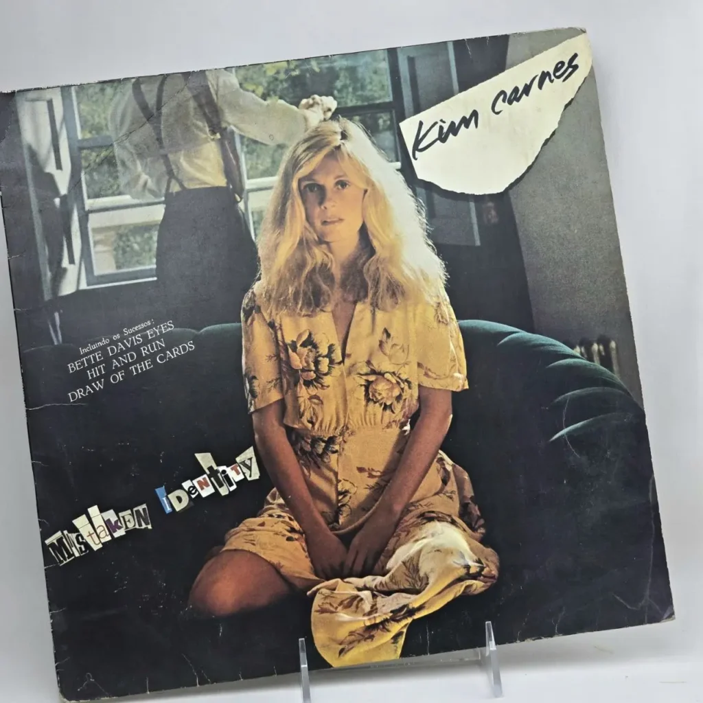 Portada del álbum de vinilo Kim Carnes - Mistaken Identity, incluyendo Bette Davis Eyes. by Remates Narvaja