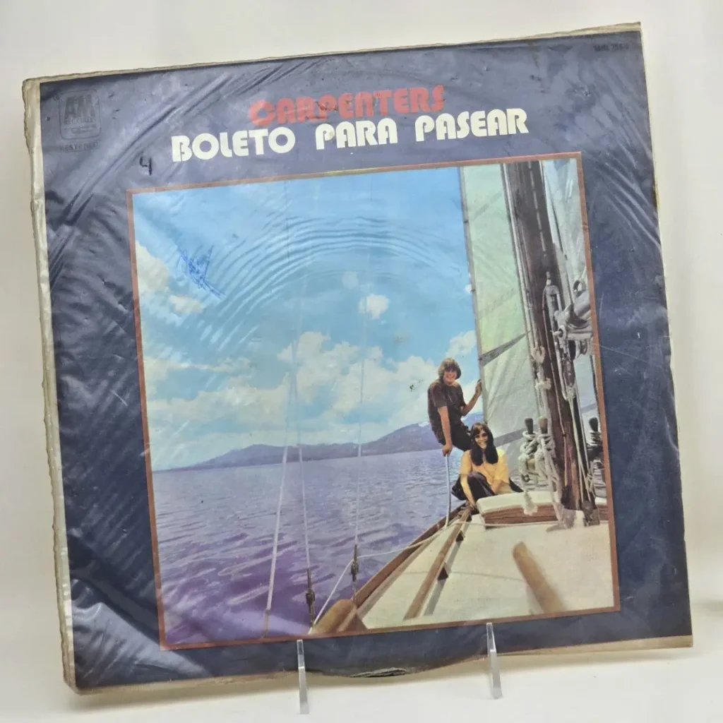 Portada de álbum de vinilo Carpenters "Boleto Para Pasear" con Karen y Richard Carpenter en un velero. by Remates Narvaja