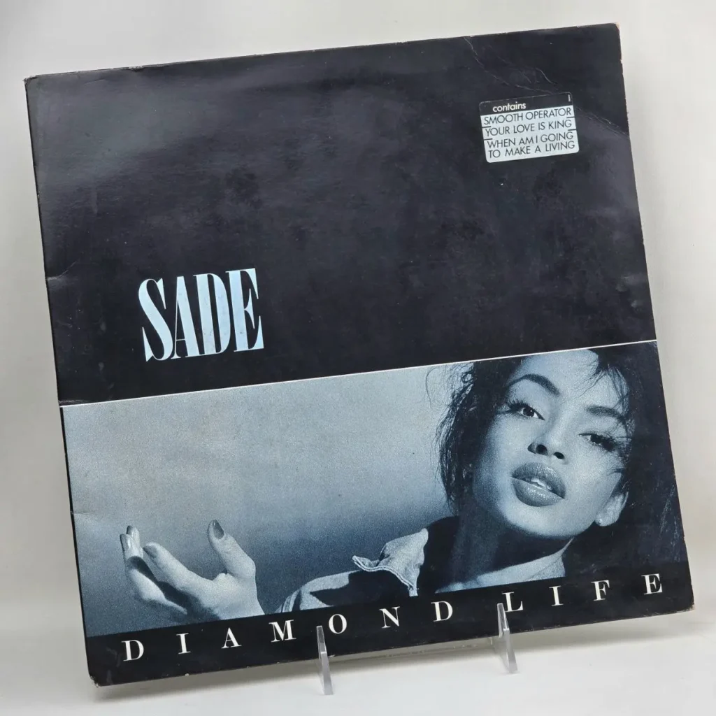 Portada del álbum de vinilo Sade Diamond Life con Sade Adu y canciones como Smooth Operator. by Remates Narvaja
