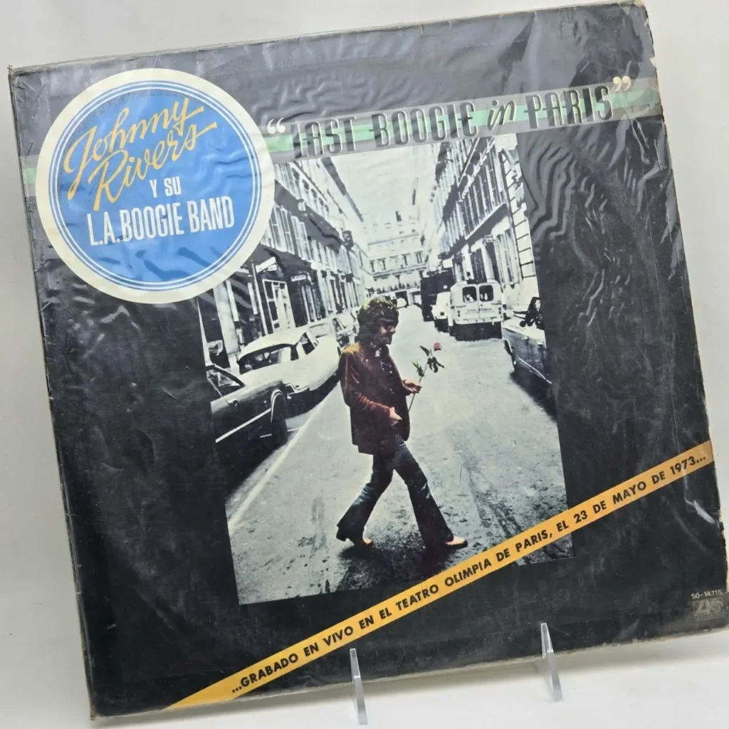 Portada de álbum de vinilo Johnny Rivers y su L.A. Boogie Band - Last Boogie in Paris, con un hombre caminando por una calle de París by Remates Narvaja