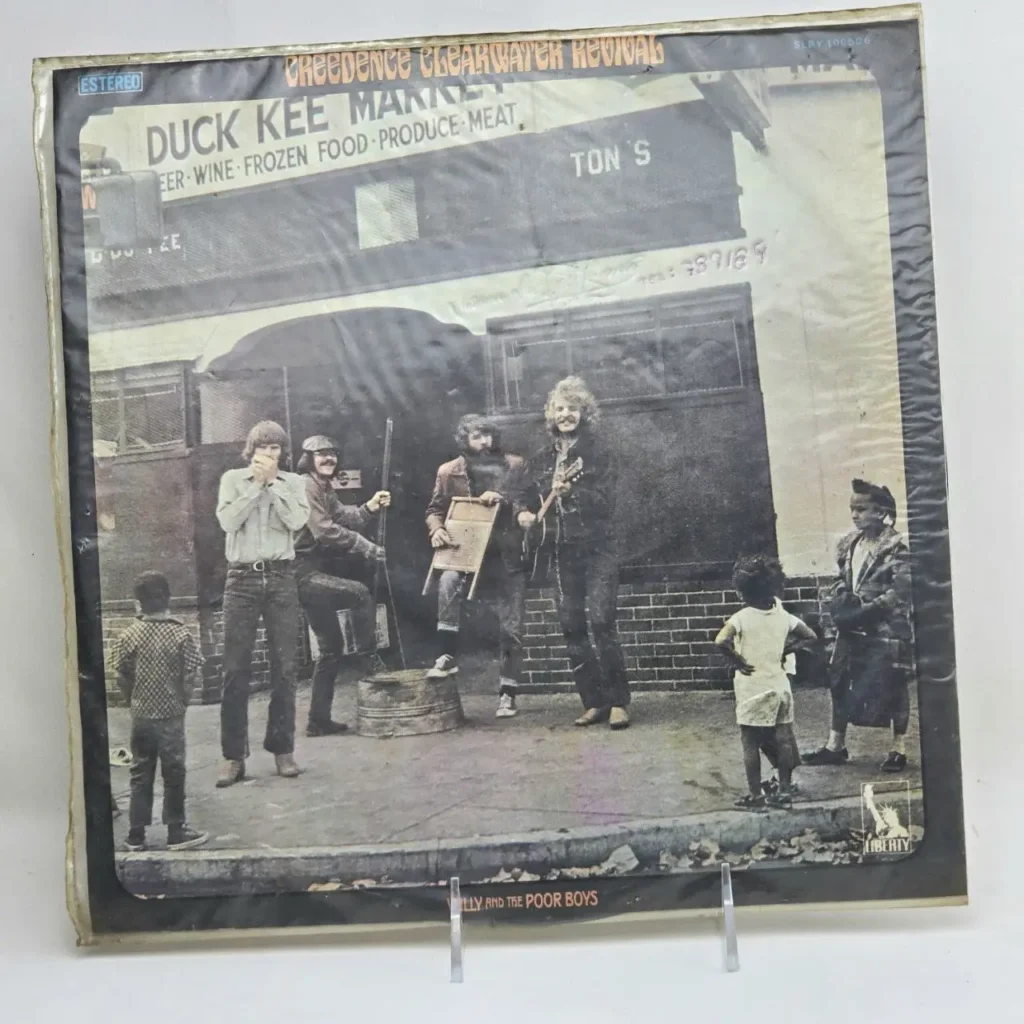 Portada del álbum de vinilo "Willy and the Poor Boys" de Creedence Clearwater Revival. by Remates Narvaja