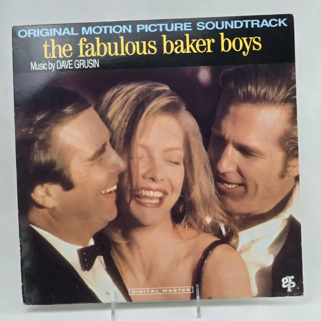 Portada del álbum de la banda sonora "The Fabulous Baker Boys" de Dave Grusin, con Michelle Pfeiffer riendo entre Jeff y Beau Bridges sonriendo. by Remates Narvaja