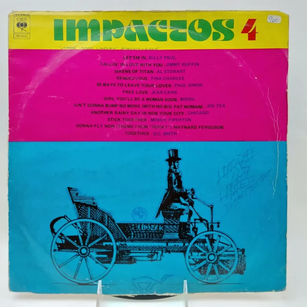 Portada de álbum "Impactos 4" con un hombre en sombrero de copa conduciendo un carro antiguo, sobre un fondo de tres franjas by Remates Narvaja
