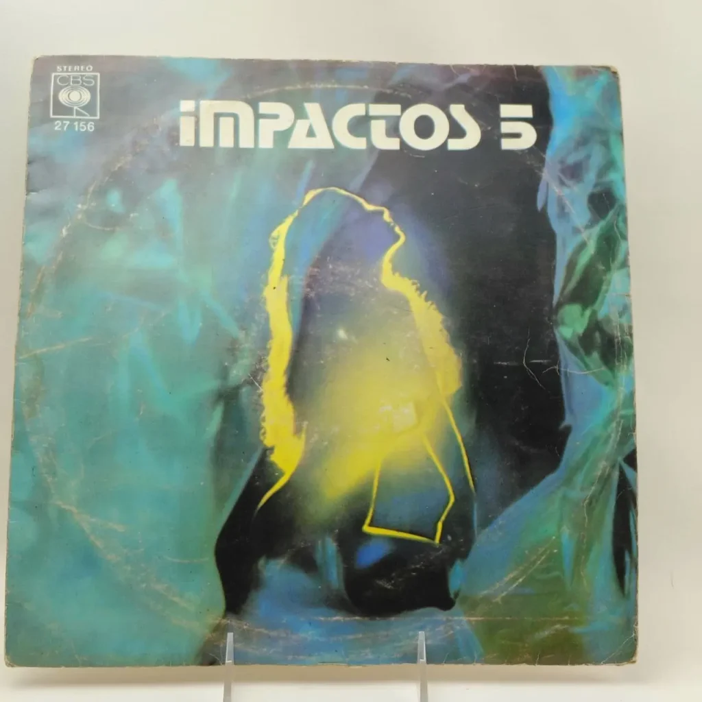 Portada de disco Impactos 5 (CBS) con silueta amarilla sobre fondo abstracto azul y verde. by Remates Narvaja
