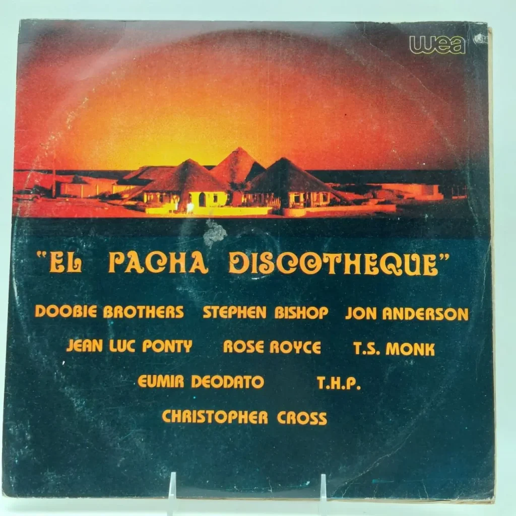 Portada del álbum "El Pacha Discotheque" con un atardecer y edificios, listando artistas como Doobie Brothers, Stephen Bishop, Rose Royce by Remates Narvaja