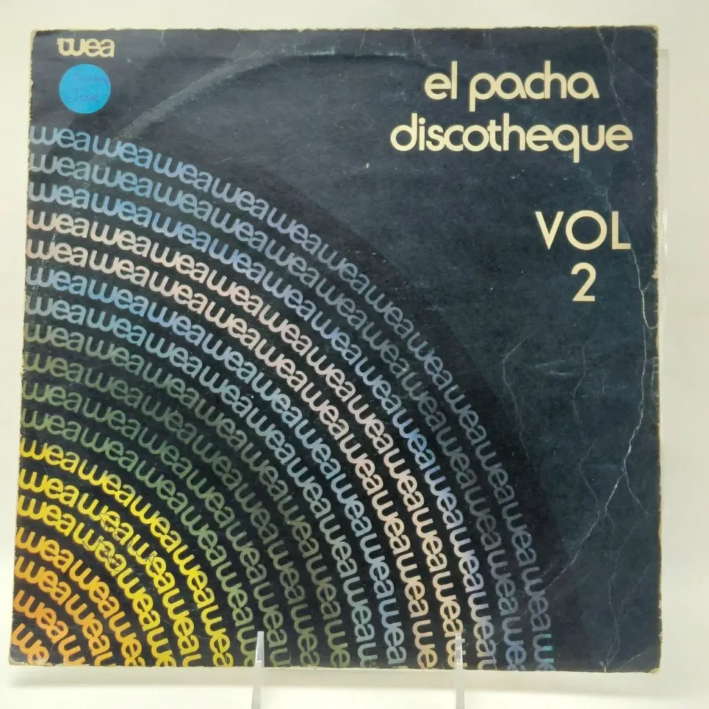 Carátula de álbum "El Pacha Discotheque Vol 2" de WEA, fondo oscuro con título dorado y arcos concéntricos de by Remates Narvaja