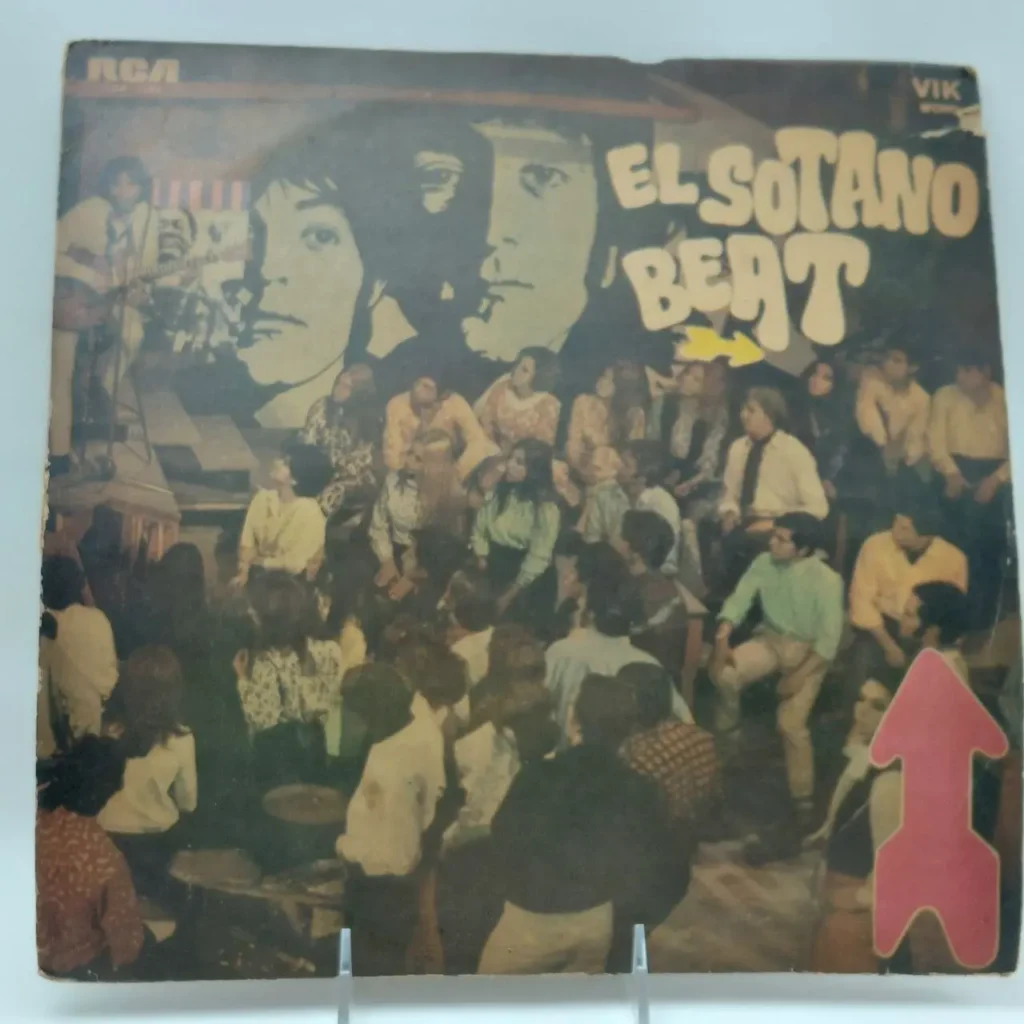 Portada de álbum vintage "El Sotano Beat" con caras estilizadas y una multitud. by Remates Narvaja