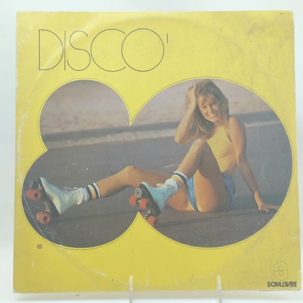 Portada de álbum Disco amarilla con mujer en patines de ruedas, estilo retro. by Remates Narvaja