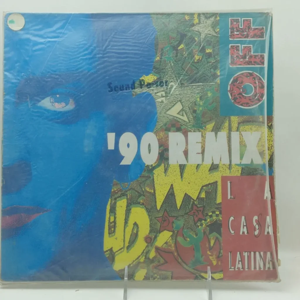 Portada de vinilo OFF '90 REMIX LA CASA LATINA con cara azul y diseño de graffiti. by Remates Narvaja