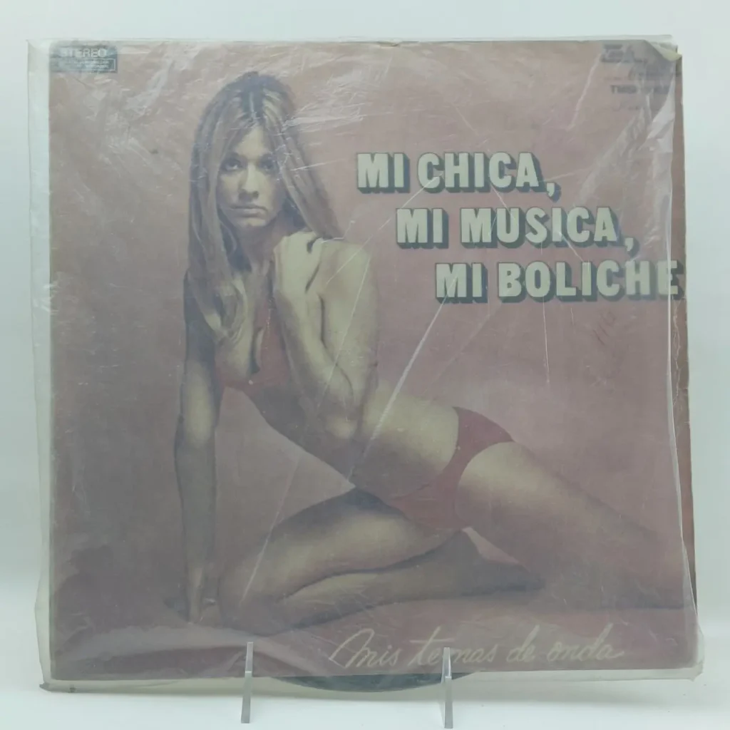 Portada de álbum de vinilo "Mi Chica, Mi Musica, Mi Boliche" con mujer en bikini. by Remates Narvaja
