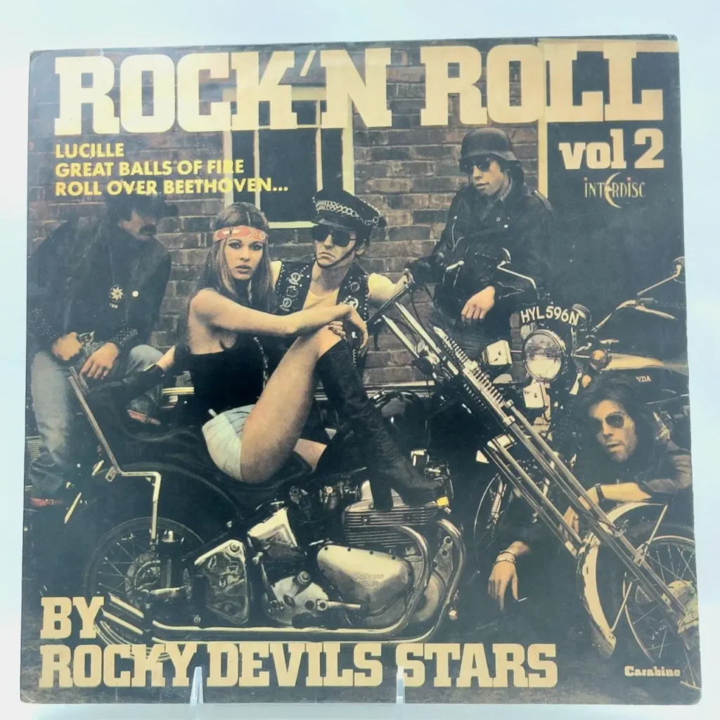 Portada de álbum "Rock 'n Roll vol 2" de Rocky Devils Stars con una mujer y hombres en motocicletas. by Remates Narvaja