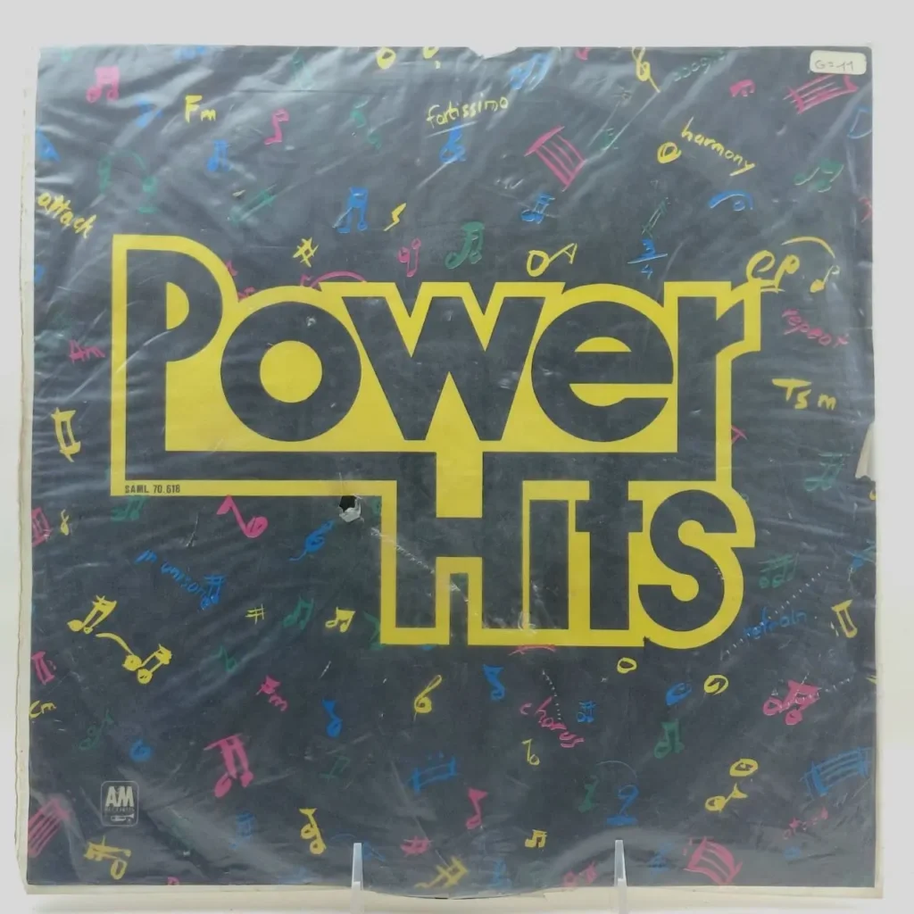 Álbum de vinilo "Power Hits" de AM Records con letras amarillas y notas musicales de colores. by Remates Narvaja