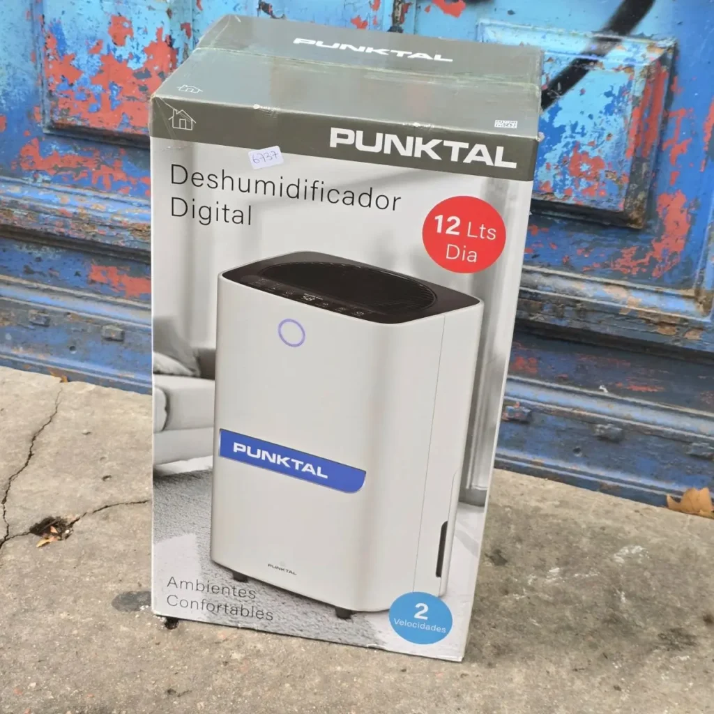 Caja de un deshumidificador digital Punktal con capacidad de 12 litros/día y 2 velocidades. by Remates Narvaja