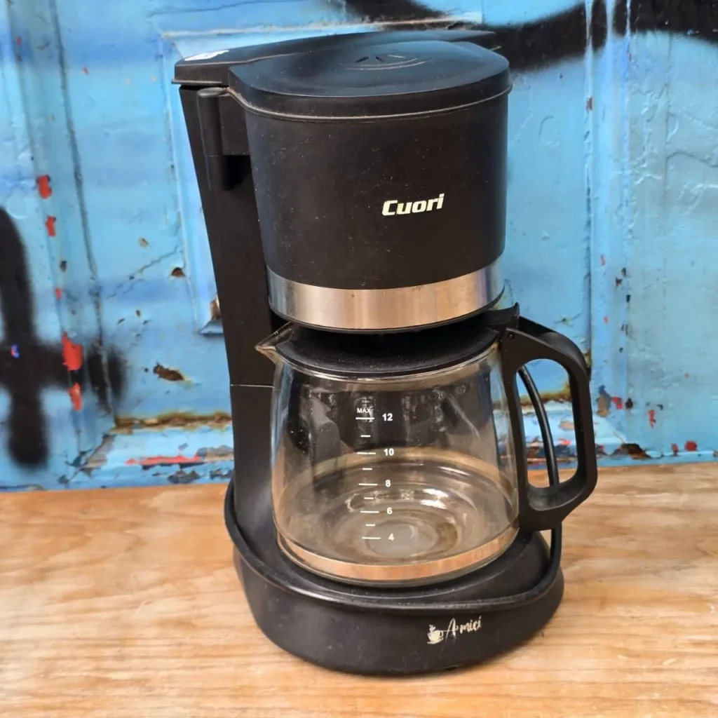 Cafetera de goteo negra Cuori con jarra de cristal. by Remates Narvaja