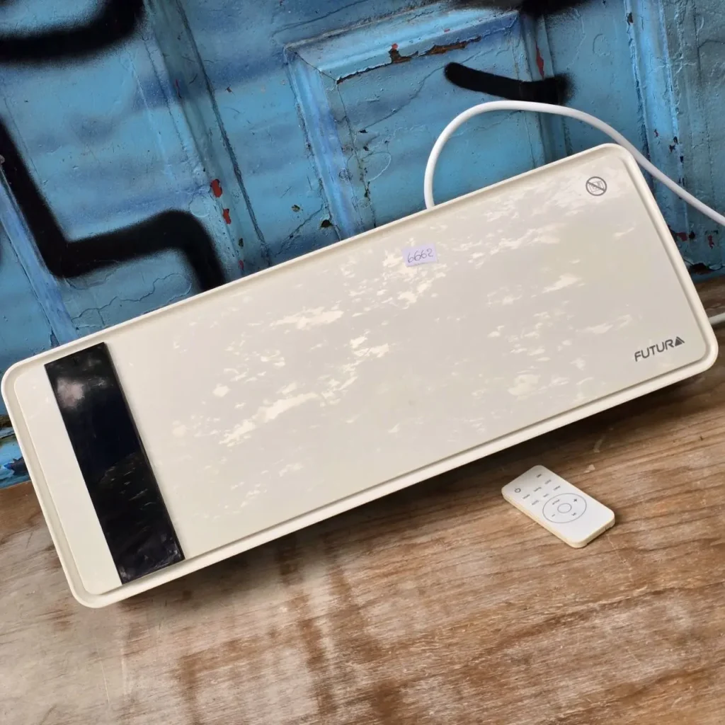 Calefactor panel Futura blanco con mando a distancia. by Remates Narvaja
