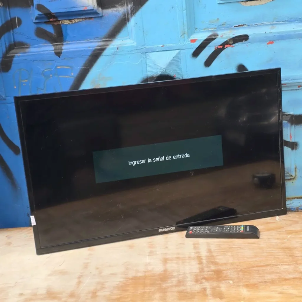 Televisor Panavox negro con control remoto. by Remates Narvaja