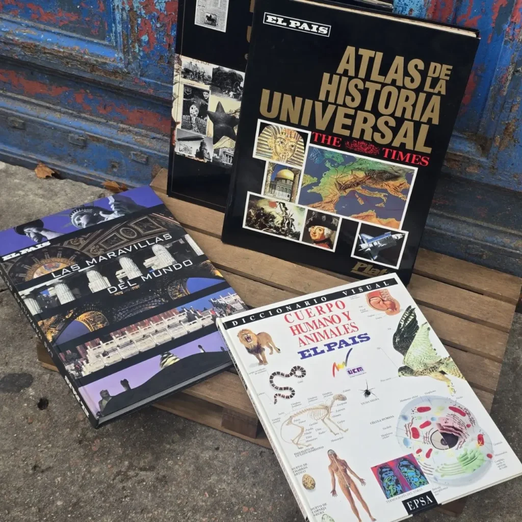 Colección de libros El País: Atlas de Historia Universal, Las Maravillas del Mundo y Diccionario Visual de Cuerpo Humano y Animales. by Remates Narvaja