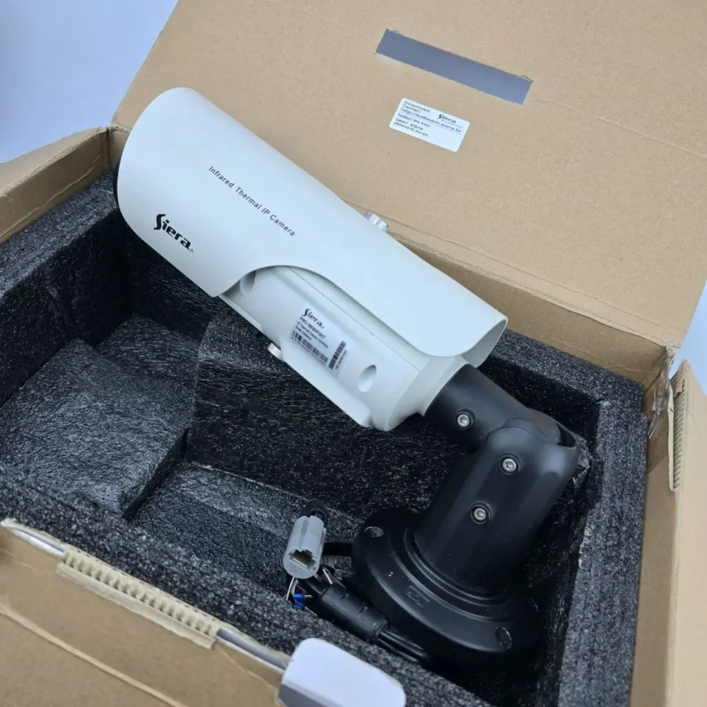 Cámara IP térmica infrarroja Siera blanca en su caja con embalaje de espuma. by Remates Narvaja