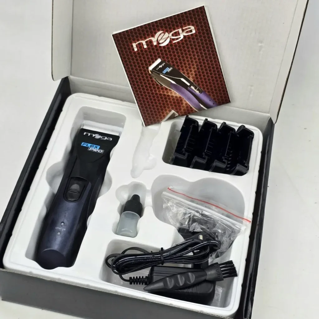 Kit de cortapelos Mega Flex Pro con peines guía, aceite y cargador en su caja. by Remates Narvaja