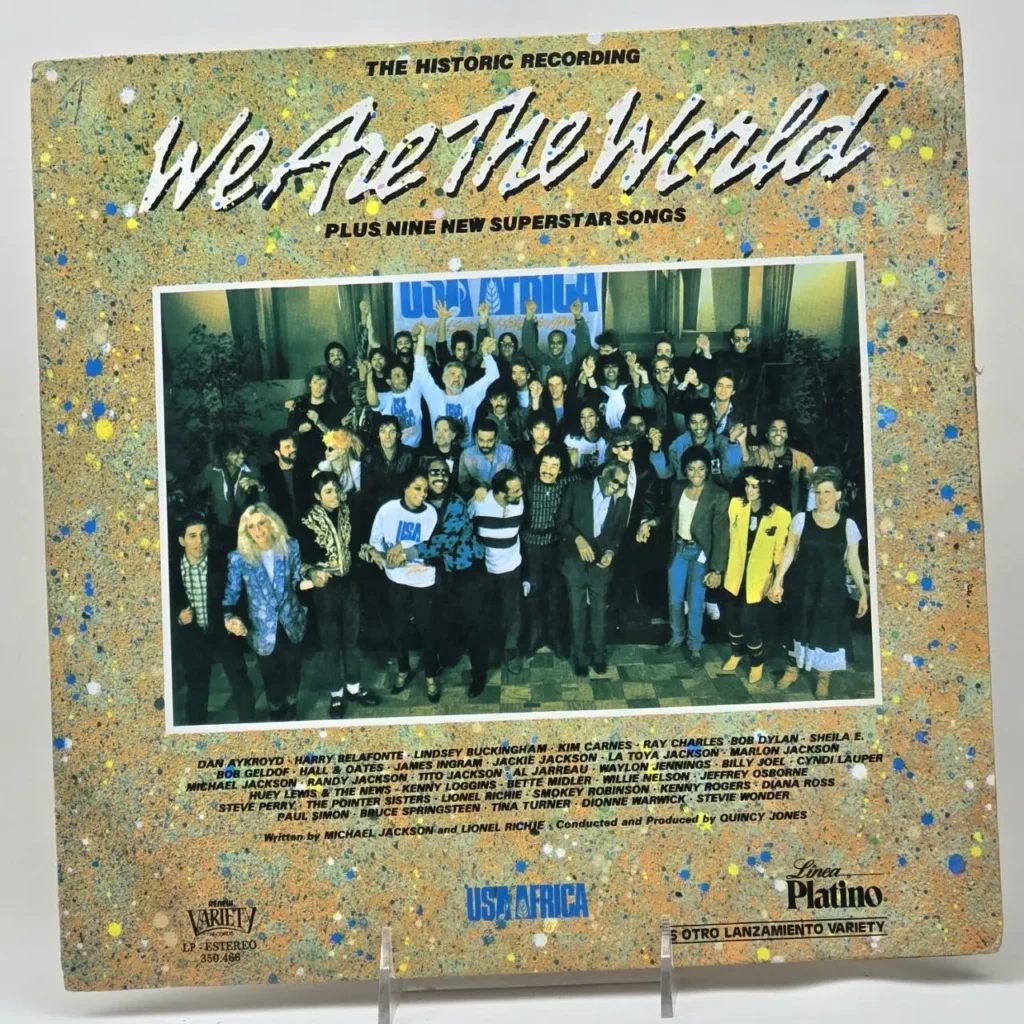 Portada del álbum "We Are The World" de USA for Africa, con la foto del grupo de artistas. by Remates Narvaja