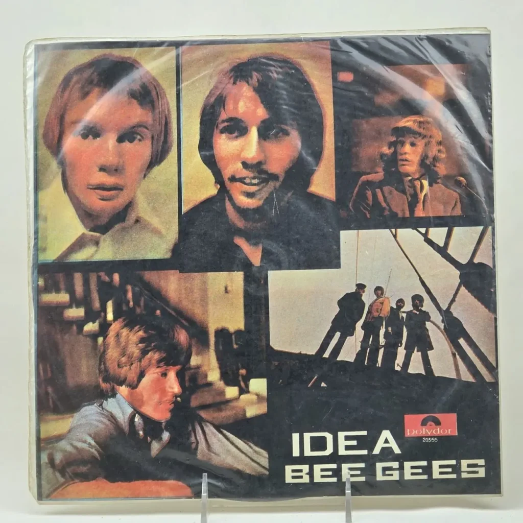 Portada del álbum Idea de Bee Gees con collage de fotos de la banda. by Remates Narvaja