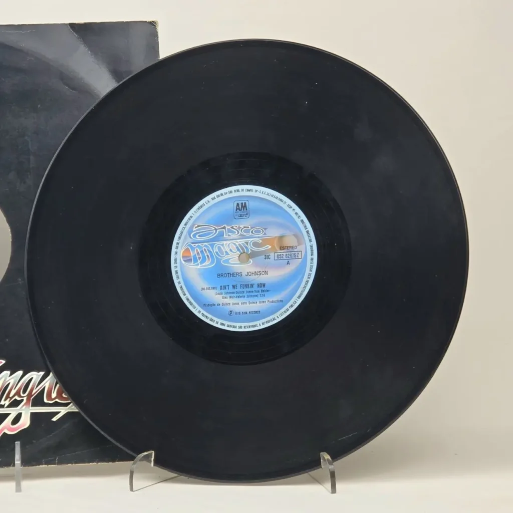 Vinilo sencillo de Brothers Johnson "Ain't We Funkin' Now" (1978) con etiqueta Disco Magic. by Remates Narvaja