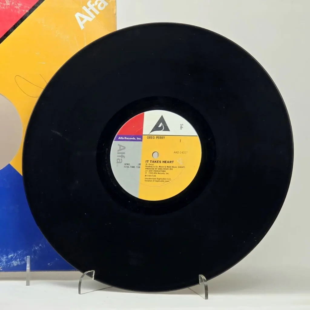 Disco de vinilo negro de Greg Perry "It Takes Heart" de Alfa Records. by Remates Narvaja