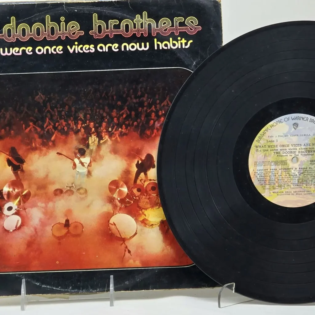 Doobie Brothers "What Were Once Vices Are Now Habits" álbum de vinilo y portada con escena de concierto. by Remates Narvaja