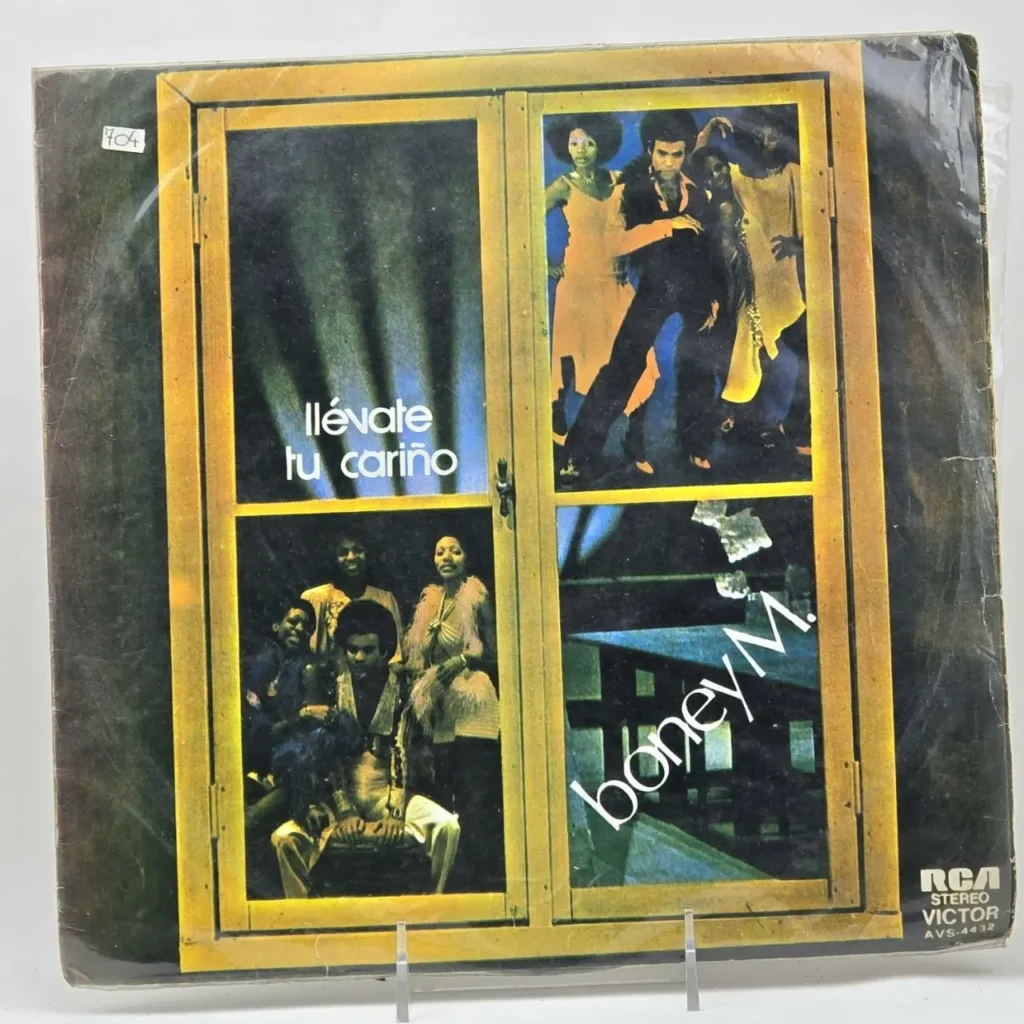 Portada de álbum de vinilo Boney M. "Llévate tu cariño" con los miembros de la banda posando en un diseño de by Remates Narvaja