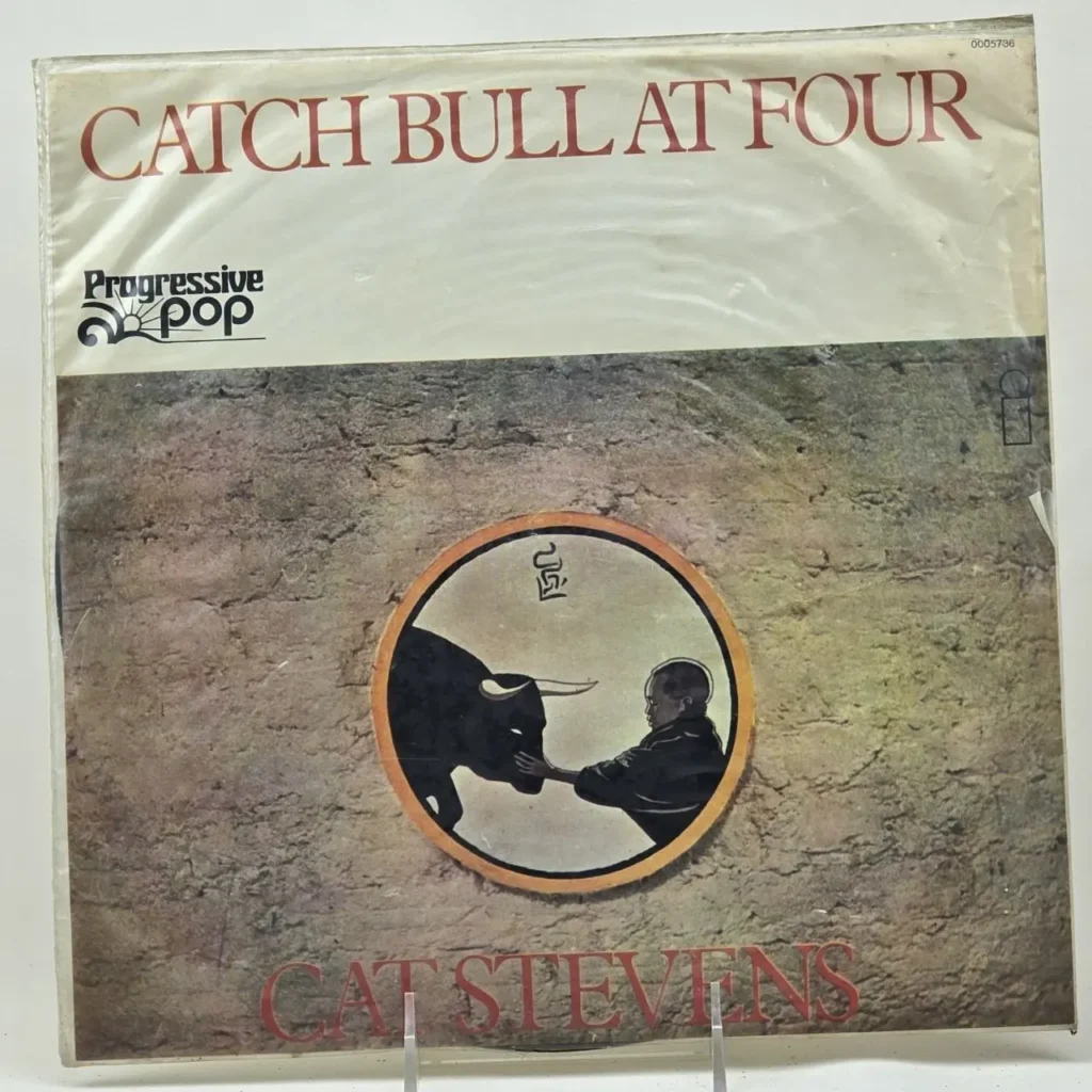Portada del álbum "Catch Bull at Four" de Cat Stevens, mostrando una figura tocando un toro. by Remates Narvaja
