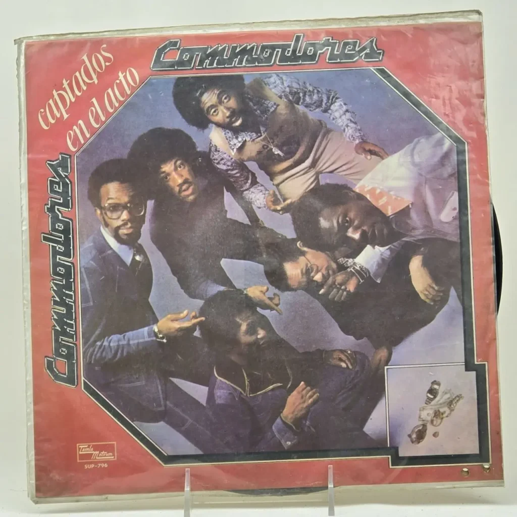 Cubierta del álbum de vinilo The Commodores 'Captados en el Acto' (Caught in the Act) de Tamla Motown by Remates Narvaja