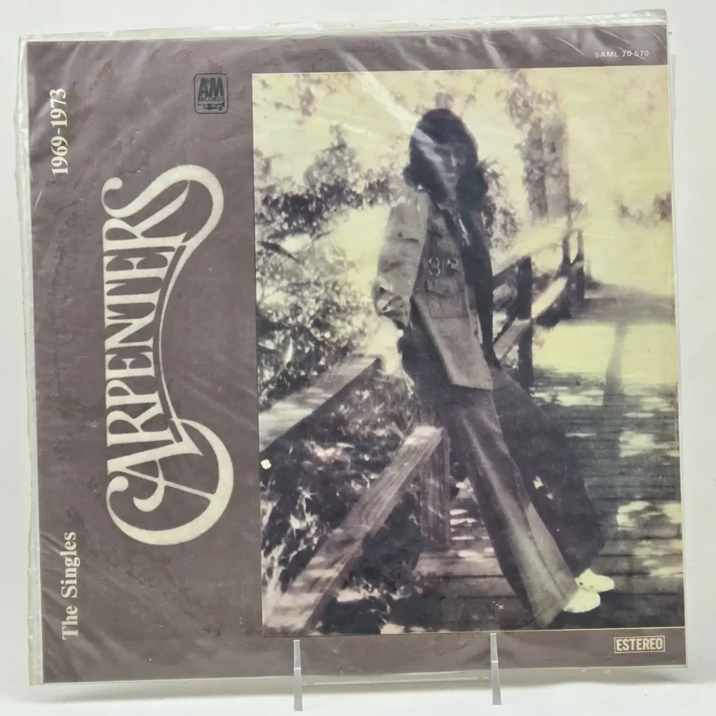 Álbum de vinilo Carpenters The Singles 1969-1973 con foto en blanco y negro de Karen Carpenter. by Remates Narvaja