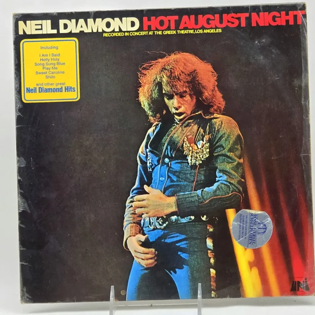 Portada de álbum de vinilo Neil Diamond Hot August Night con el artista en concierto y lista de éxitos como Sweet Caroline. by Remates Narvaja