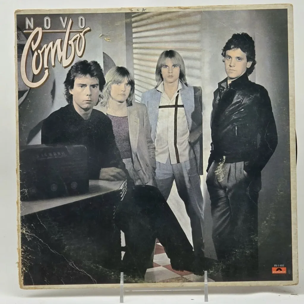 NOVO Combo album cover featuring the four band members in 80s fashion, a worn vintage vinyl record. by Remates Narvaja