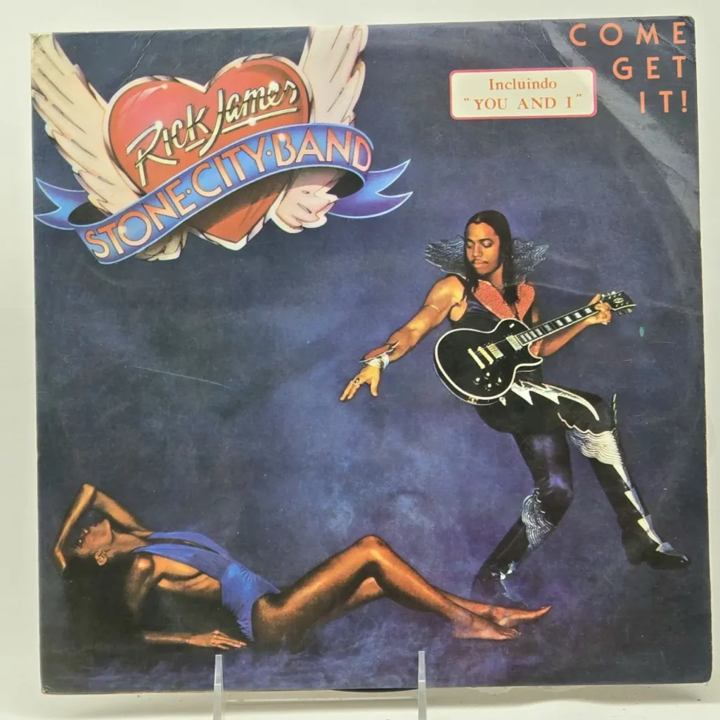 Portada del álbum "Come Get It!" de Rick James & Stone City Band, con Rick James tocando la guitarra y una mujer en traje de baño. by Remates Narvaja
