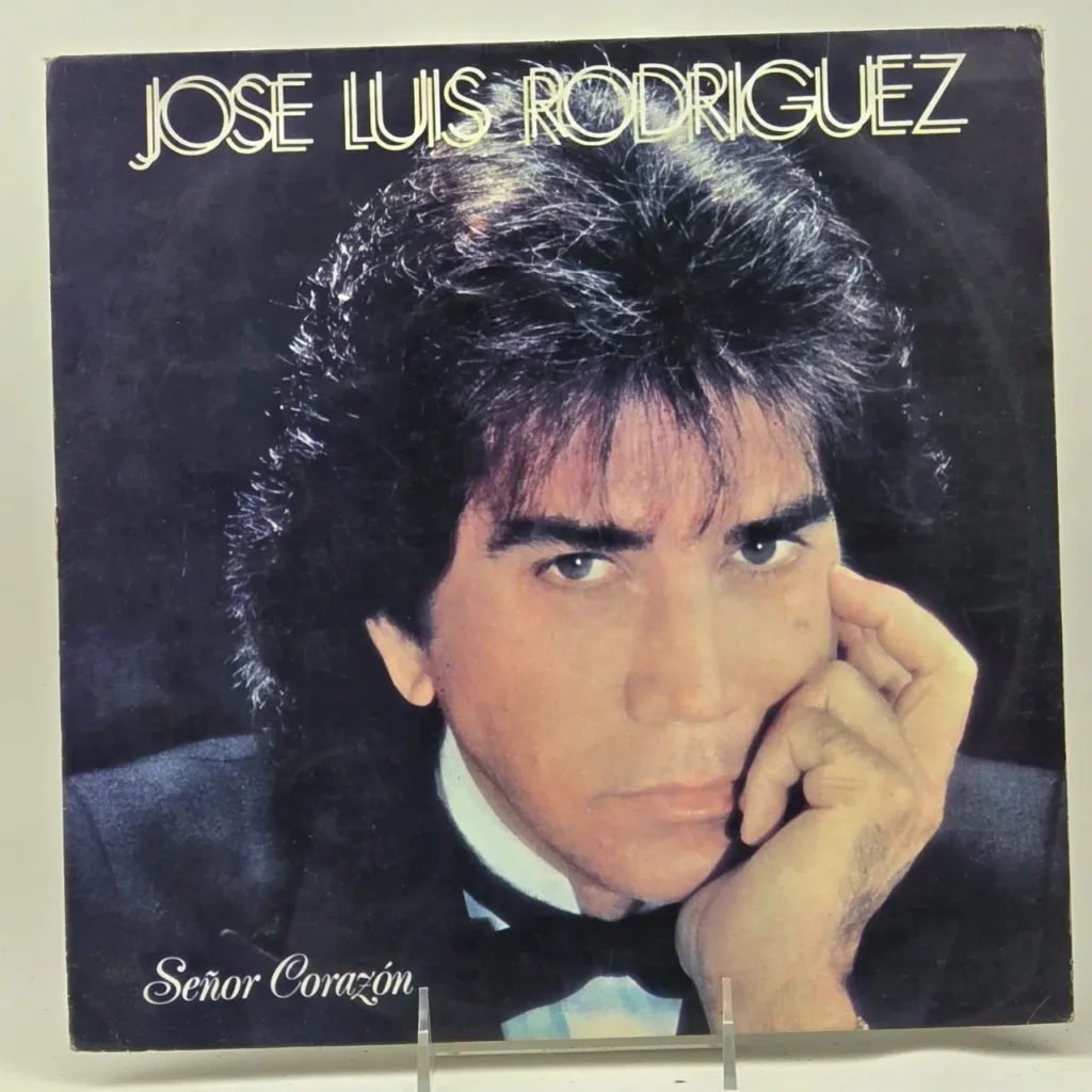 Portada del álbum 'Señor Corazón' de José Luis Rodríguez, con el artista en primer plano." by Remates Narvaja