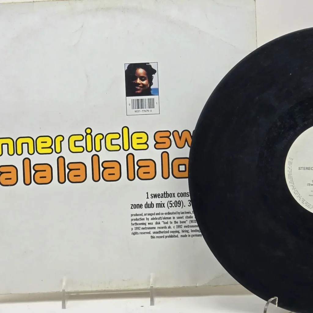 Vinilo negro y portada blanca del sencillo "Sweat (A La La La La Long)" de Inner Circle de 1992. by Remates Narvaja