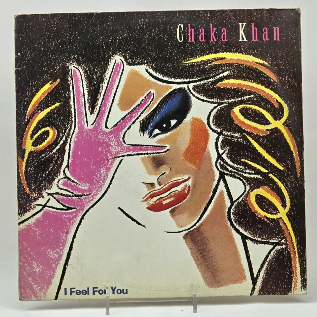 Portada del álbum I Feel For You de Chaka Khan, con ilustración de mujer con guante rosa cubriendo parte de su cara. by Remates Narvaja