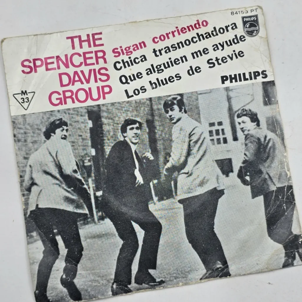 Portada de vinilo de The Spencer Davis Group "Sigan corriendo" con foto en blanco y negro de la banda. by Remates Narvaja