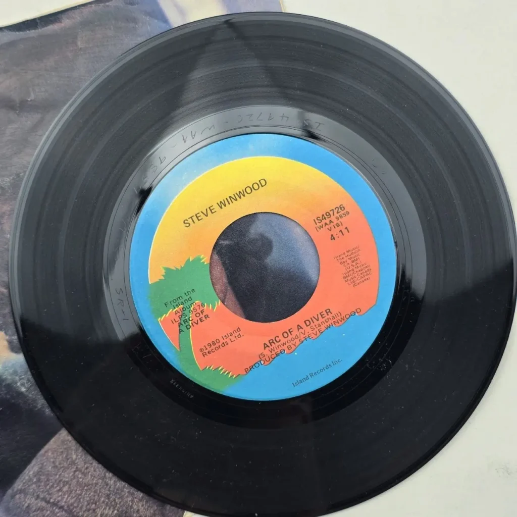 Sencillo de vinilo 45 RPM de Steve Winwood "Arc of a Diver" de Island Records de 1980. by Remates Narvaja