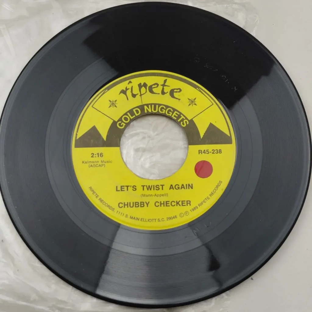 Vinilo 45 RPM de Chubby Checker "Let's Twist Again" en el sello Ripete Gold Nuggets, R45-2 by Remates Narvaja