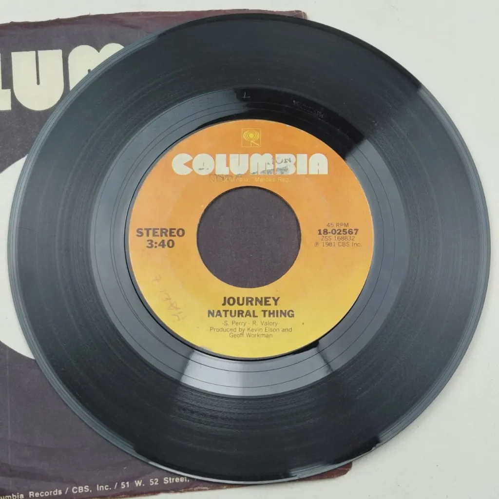 Disco de vinilo 45 RPM de Journey, "Natural Thing" en el sello Columbia de 1981. by Remates Narvaja