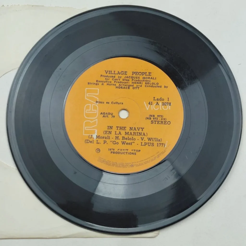 Disco sencillo de vinilo negro de Village People "In The Navy" (En la Marina) en sello RCA Victor, 1979. by Remates Narvaja