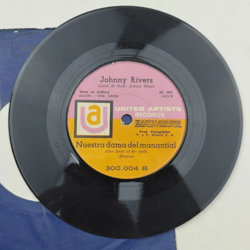 Disco de vinilo de Johnny Rivers, single "Nuestra dama del manantial" de United Artists Records, 1971. by Remates Narvaja
