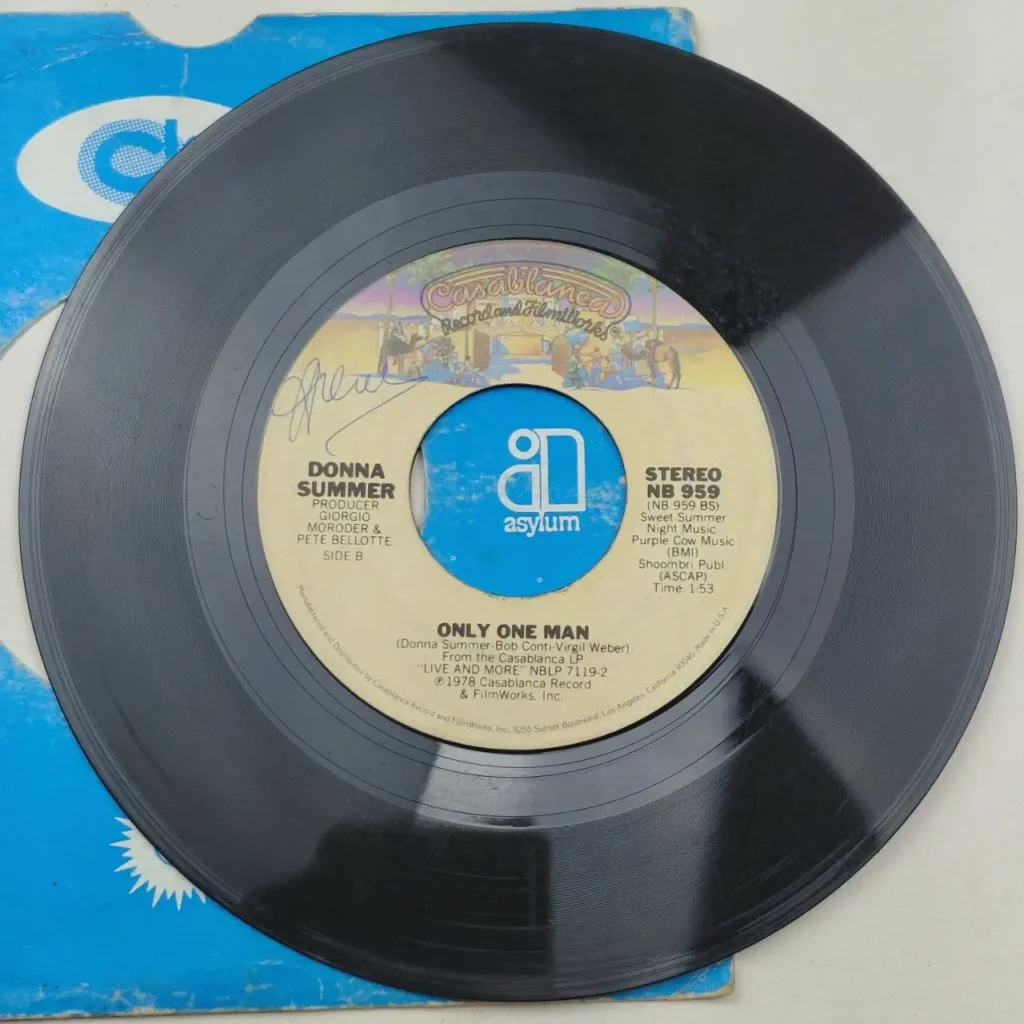 Disco de vinilo 45 RPM de Donna Summer "Only One Man" de 1978 en el sello Casablanca Records con el logo by Remates Narvaja