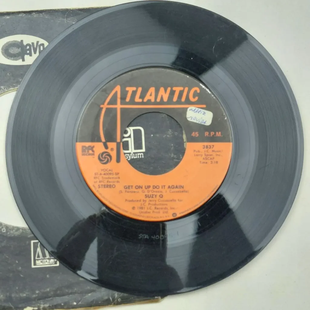Vinilo 45 RPM de Suzy Q, "Get On Up Do It Again" en el sello Atlantic Records. by Remates Narvaja