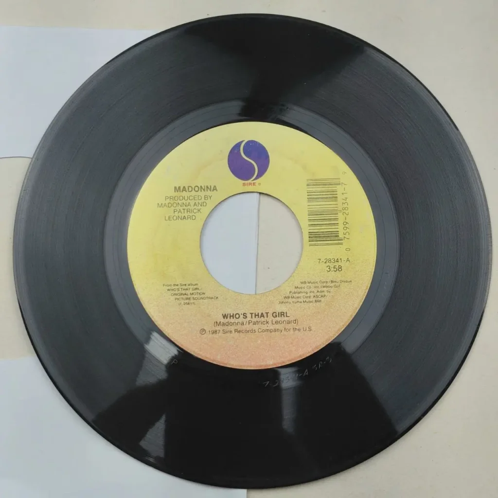 Sencillo de vinilo de 7 pulgadas de Madonna "Who's That Girl" de Sire Records de 1987. by Remates Narvaja