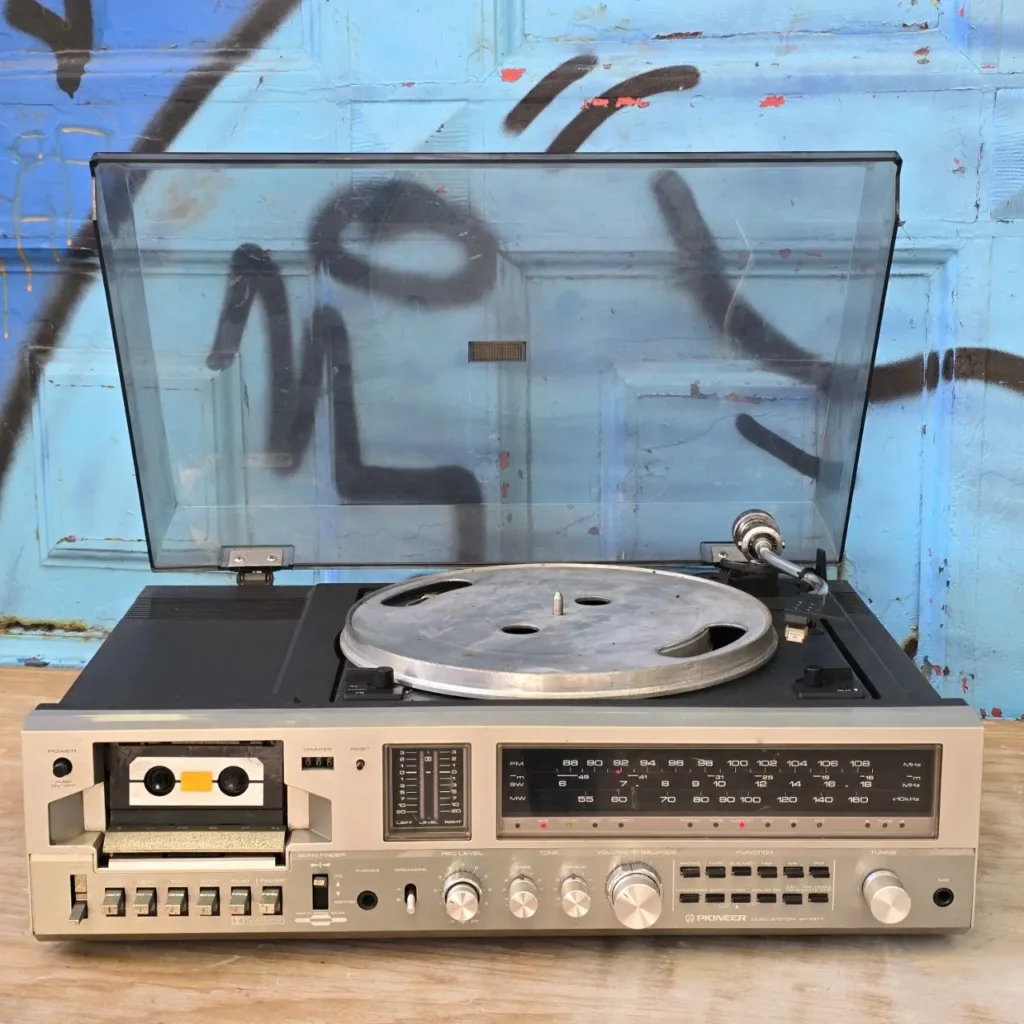 Sistema de música Pioneer CK-501Z vintage con tocadiscos, platina de cassette y radio. by Remates Narvaja