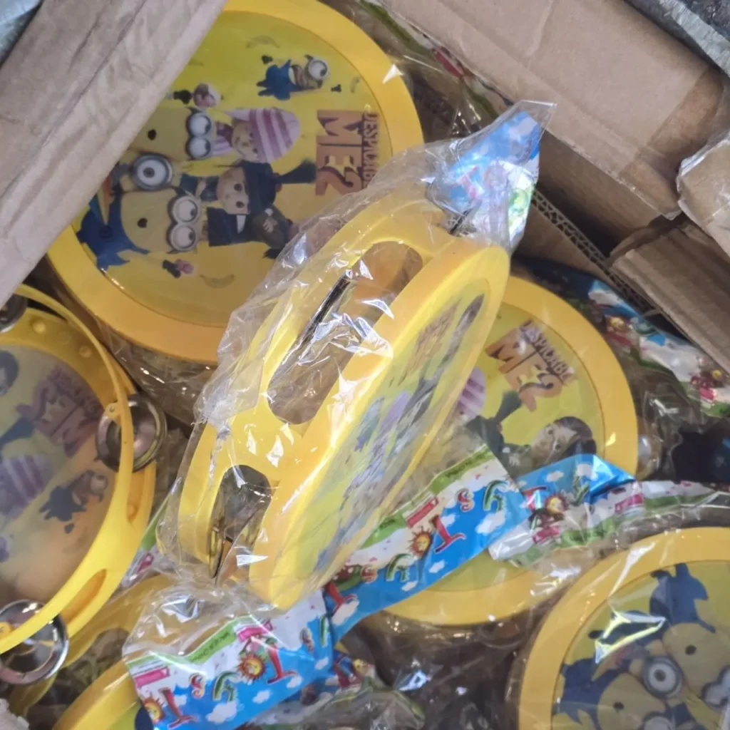 Panderetas de juguete amarillas de Minions de Mi Villano Favorito 2 en caja. by Remates Narvaja